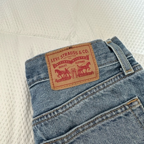 ✨SOLD✨LEVIS Denim Skirt - Size 25 - Picture 2 of 4